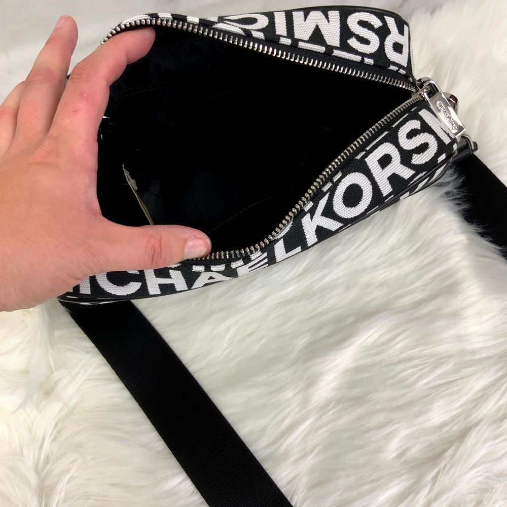 Michael Kors Kenly Large Pocket Crossbody - Picture 4 of 7